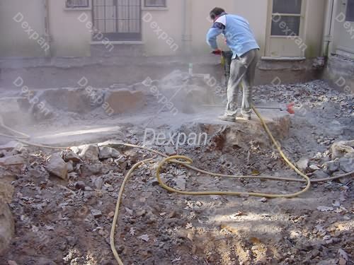 Dexpan Proyecto de excavacin y demolicin de rocas en el patio de una casa